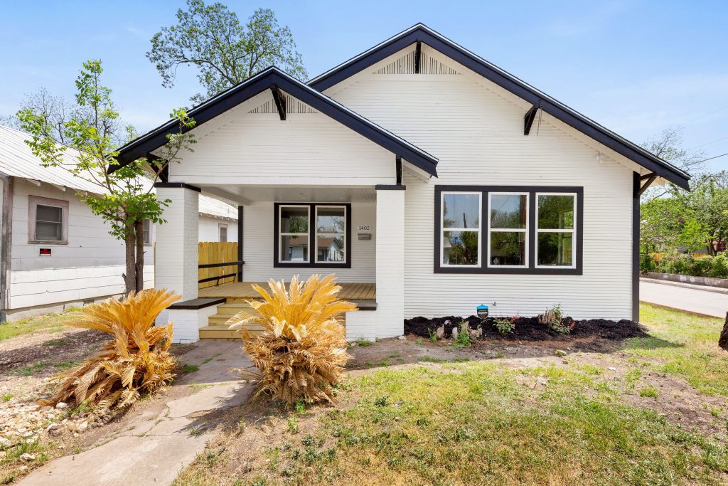 1402 N Center St, San Antonio Texas, 78202. 3 bedroom 2 bathroom house for rent