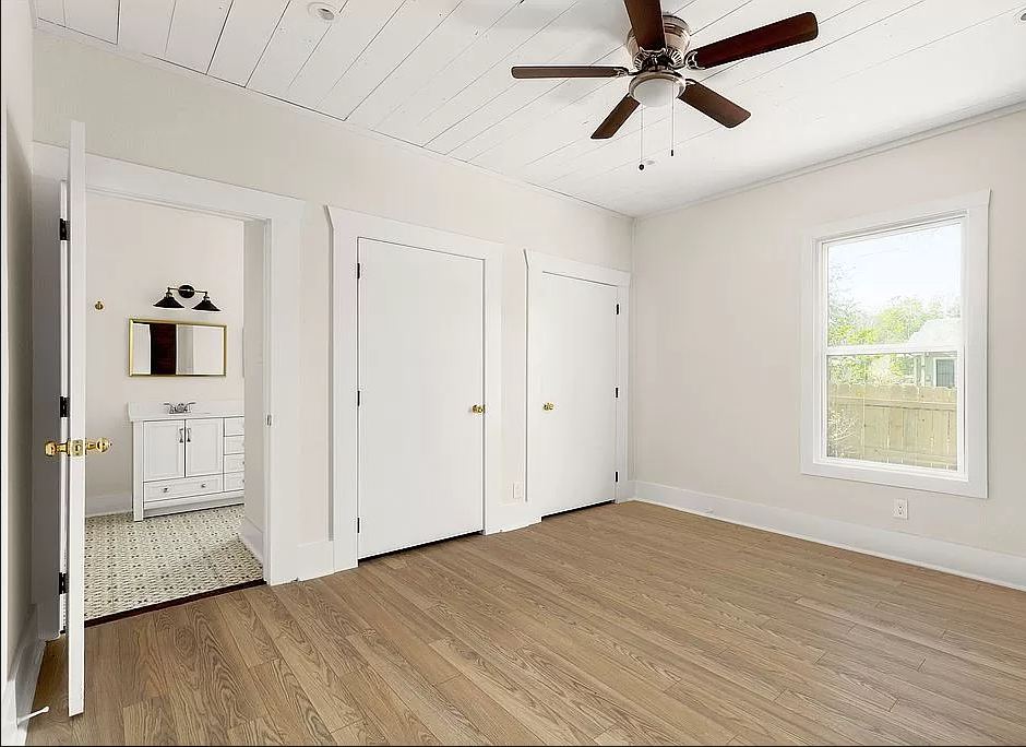 1402 N Center St interior