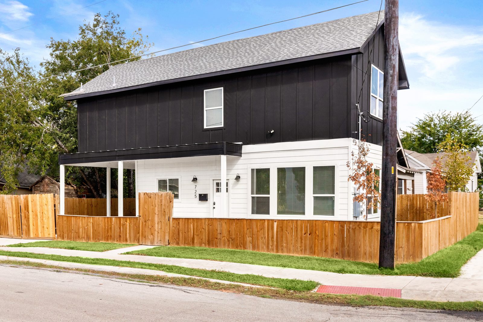 Exterior, 725 Virginia Blvd